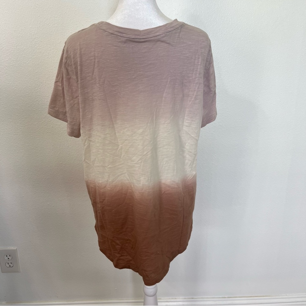 Old Navy EveryWear Crew Neck T-Shirt in Multi Color Block Print - Picture 2 of 3